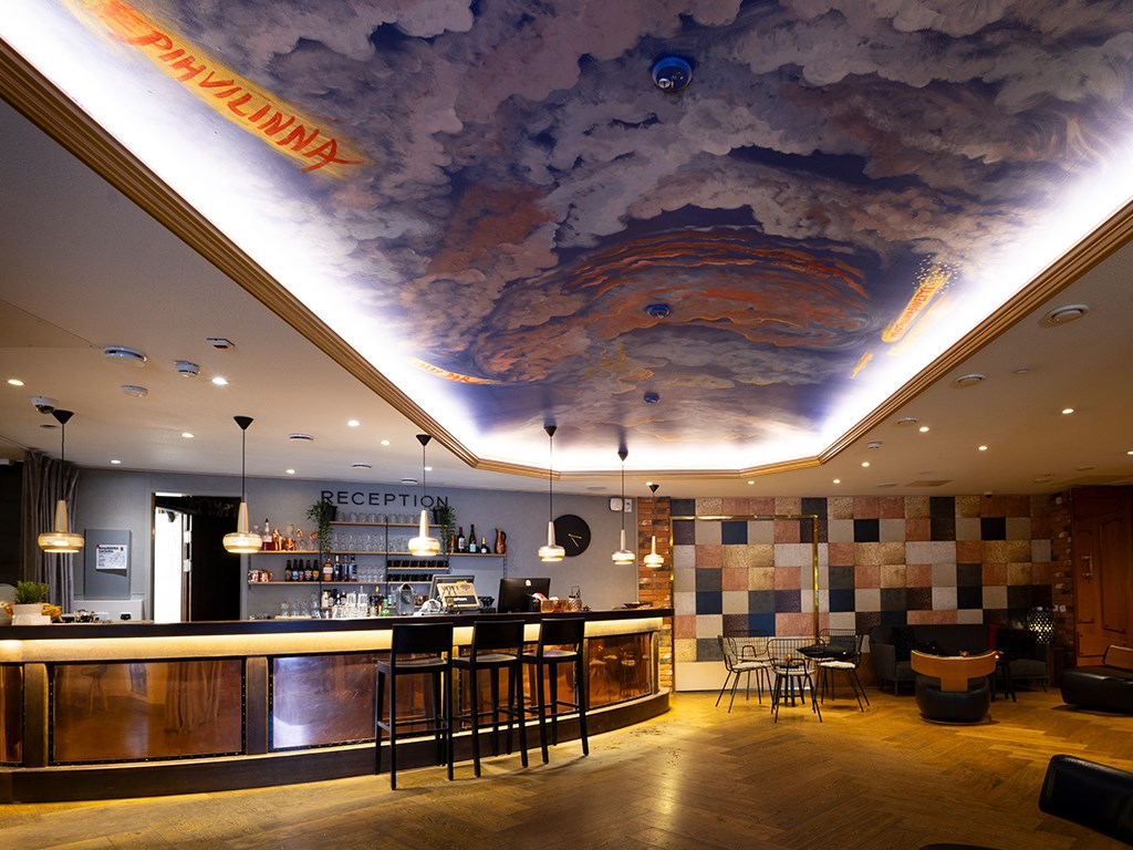 Ravintolasali, fresko katossa