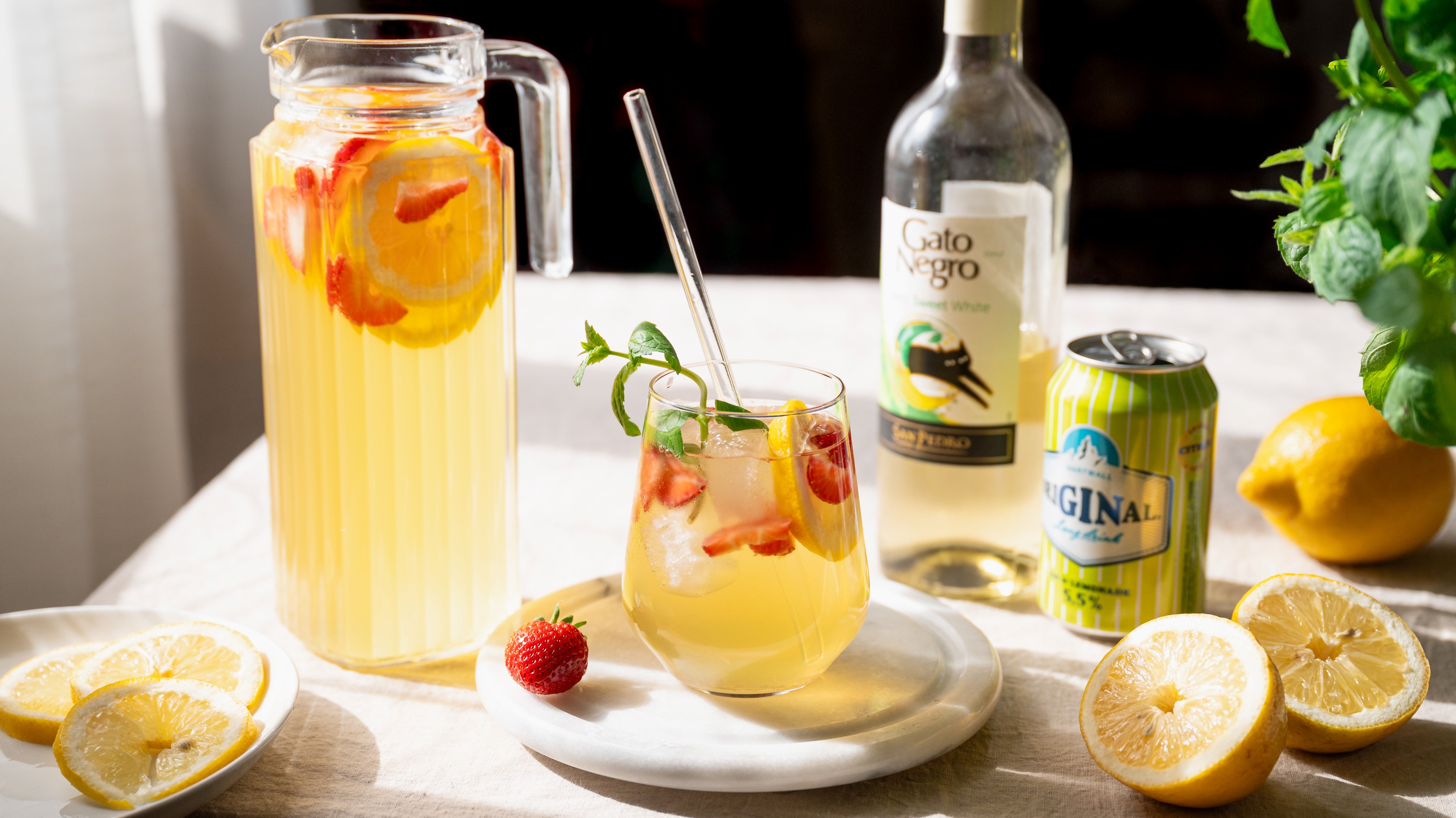 Sangria-ohje: raikas lemonade-sangria