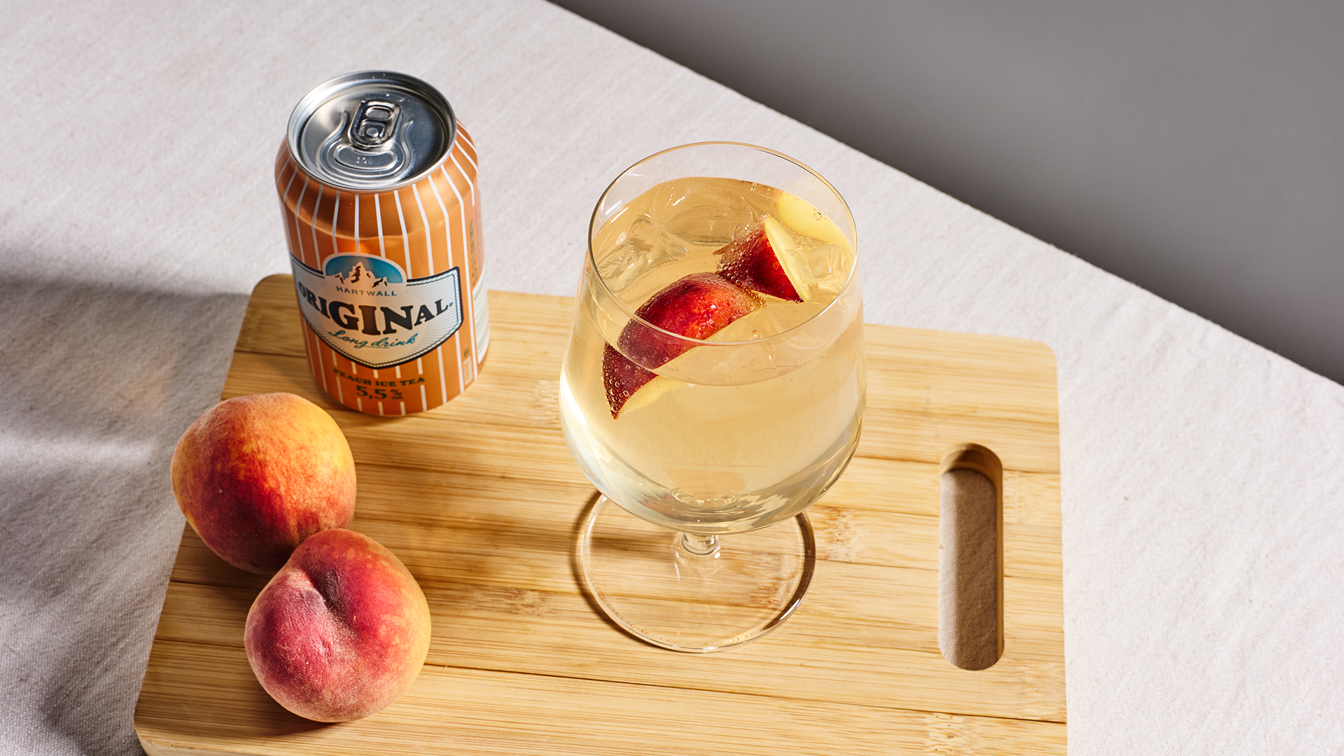 Jäätee-spritz yhdistää kuohuviinin ja jääteenmakuisen lonkeron