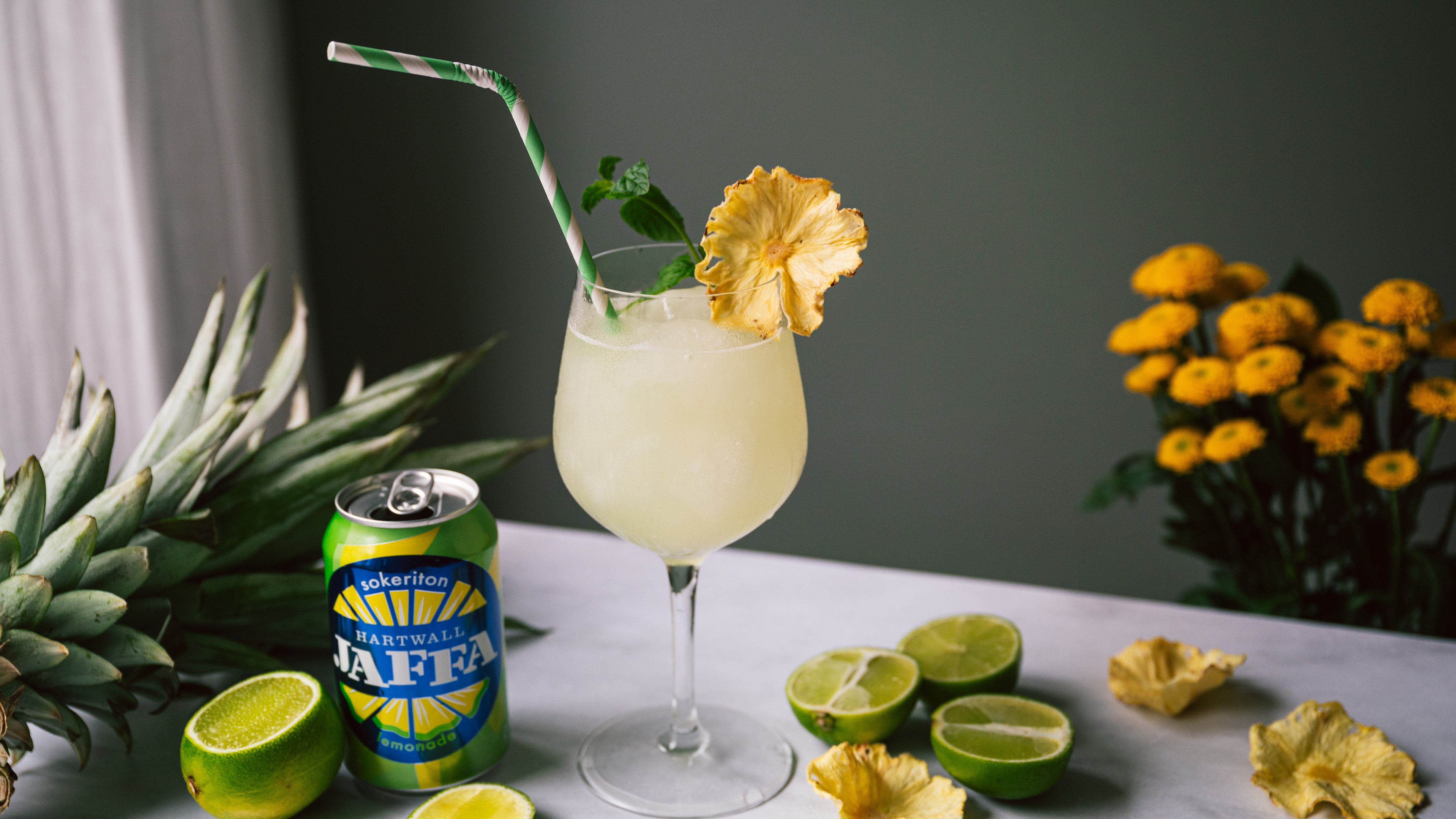 Sitruunainen jäähilejuoma syntyy Jaffa Lemonadesta